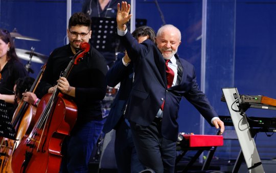 Carro da comitiva de Lula é roubado no Rio de Janeiro