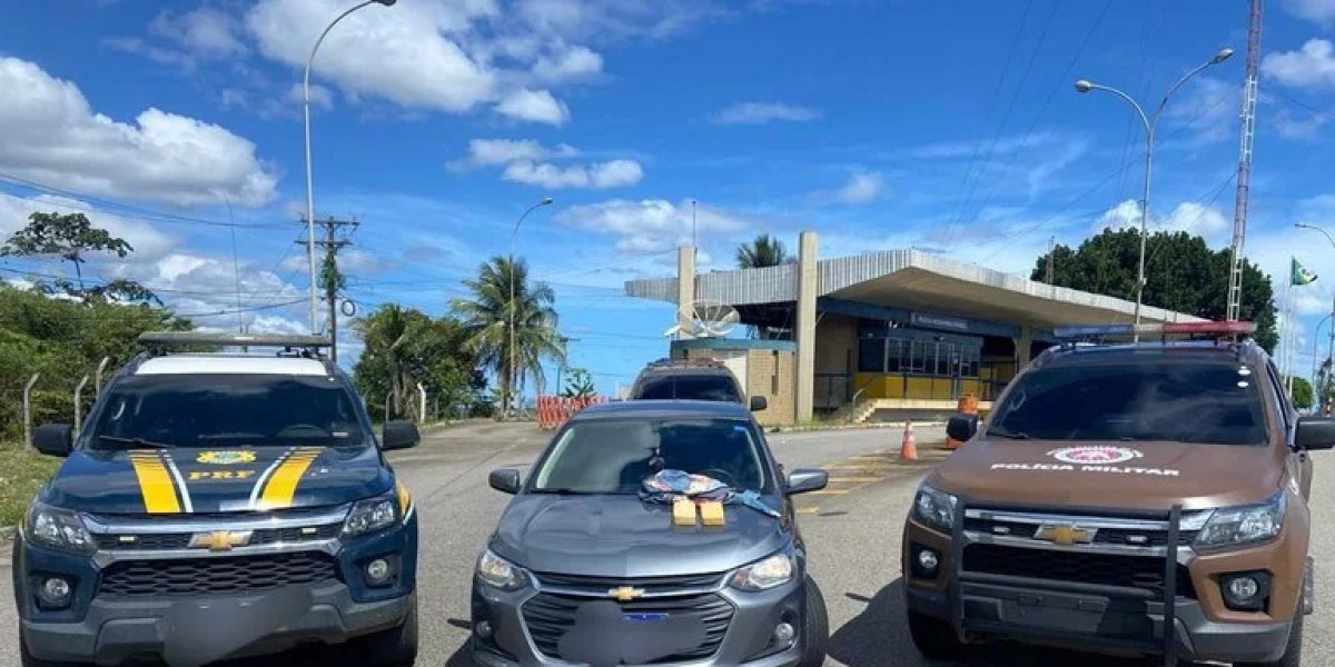 Homem é preso em flagrante suspeito de portar drogas dentro de porta-malas