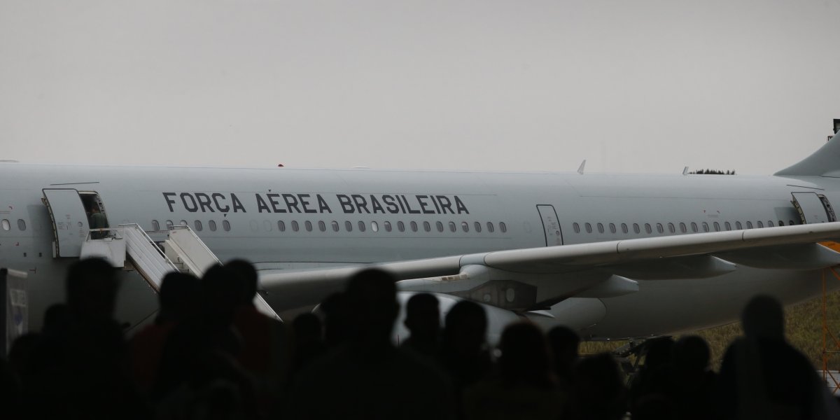 Mais de 200 brasileiros são retirados do Líbano em voo que chega no Brasil nesta quarta-feira (20)
