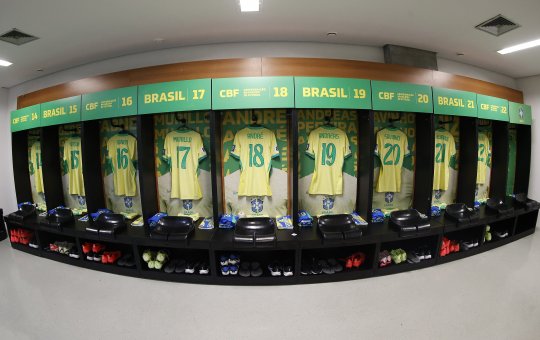 Uruguai abre o placar, mas Brasil busca empate e se mantém entre o G6 das eliminatórias