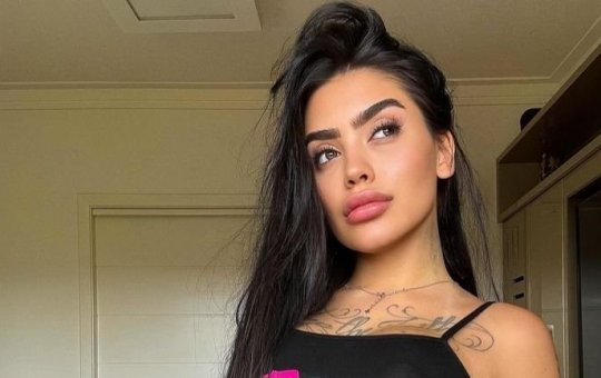 MC Mirella desabafa sobre má relação com os pais; veja vídeo