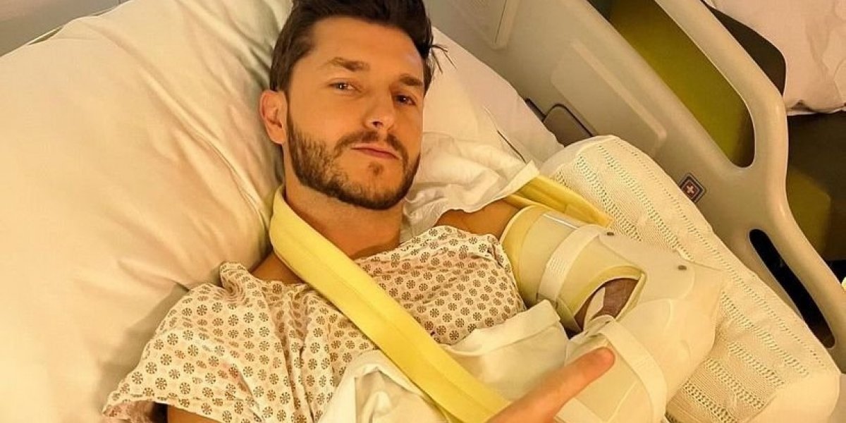 Ator Klebber Toledo posta foto hospitalizado e preocupa fãs