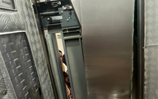 Elevador apresenta defeito e uma pessoa fica presa em Salvador