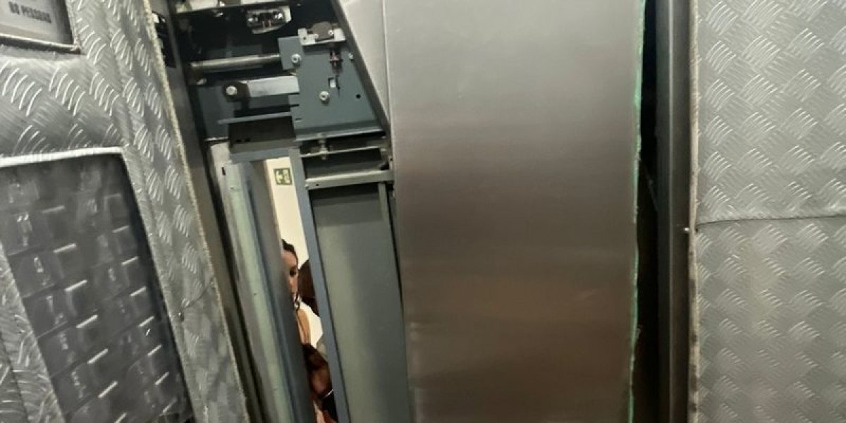 Elevador apresenta defeito e uma pessoa fica presa em Salvador