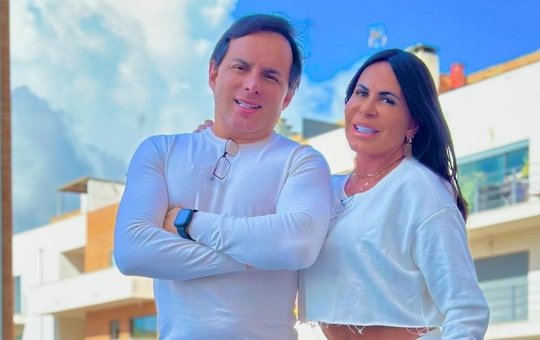 Gretchen desmente rumor sobre situação financeira do marido e explica 'show na rua'