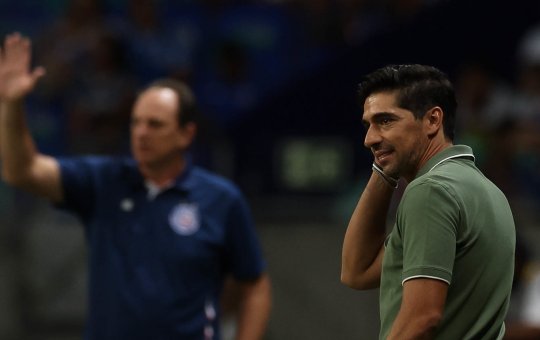 Abel Ferreira faz críticas ao gramado da Fonte Nova após vitória por 2 a 1 contra o Bahia