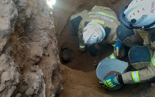 Homem fica soterrado após cair em buraco durante trabalho