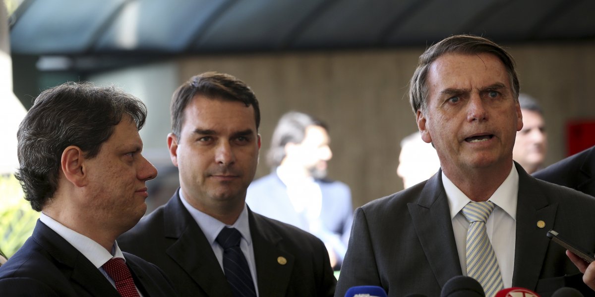 Tarcísio defende Bolsonaro após indiciamento por tentativa de golpe