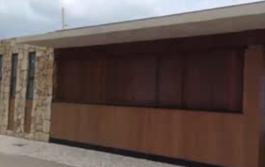 Barraca é arrombada na orla de Salvador e tem fios roubados