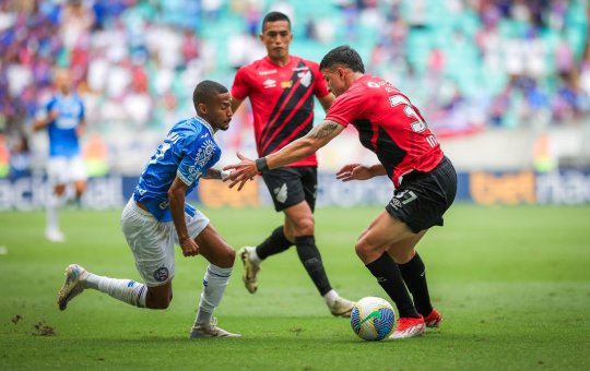 Bahia pressiona Athletico, mas sai da Fonte Nova com empate