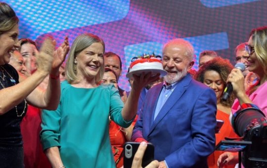 PT planeja festa de fim de ano com presença de Lula; o convite chega a R$ 300