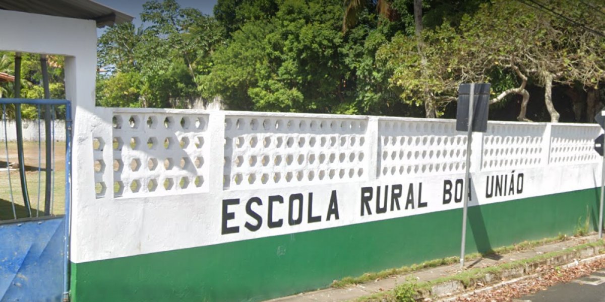 Professora sofre intolerância religiosa e é apedrejada por alunos