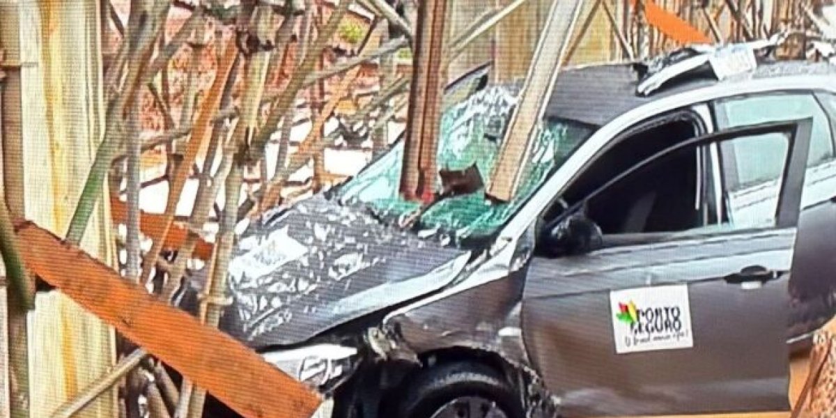 Motorista perde controle e invade canteiro de obras na região do Acesso Norte em Salvador