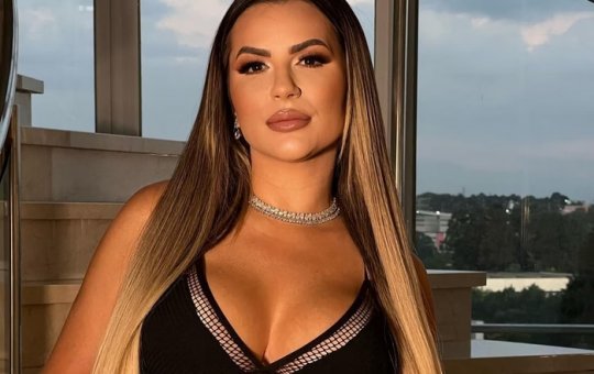 Fã se irrita e cobre tatuagem que fez em homenagem a Deolane Bezerra