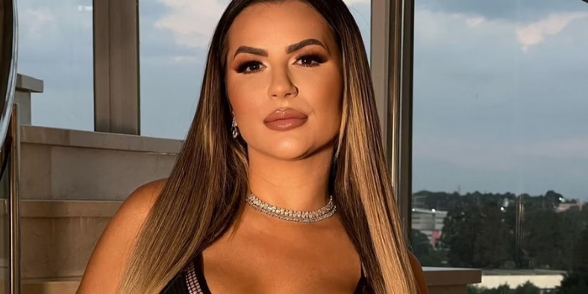 Fã se irrita e cobre tatuagem que fez em homenagem a Deolane Bezerra
