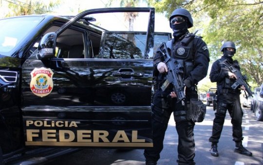 Polícia federal cumpre mandados contra quadrilha acusada de roubar contas bancárias de agência