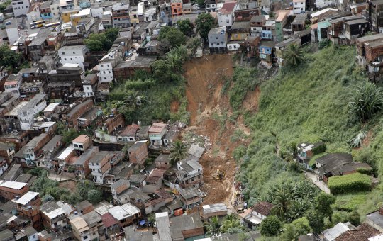 Bruno Reis decreta estado de emergência em Salvador após fortes chuvas na capital baiana