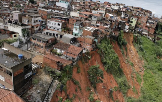 Quase 150 deslizamentos de terra são registrados em Salvador por conta das fortes chuvas