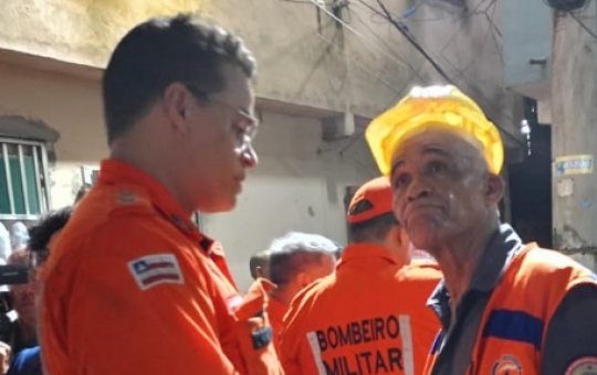 Deputado Federal Pastor Sargento Isidório se junta aos bombeiros em operação de resgate em Saramandaia