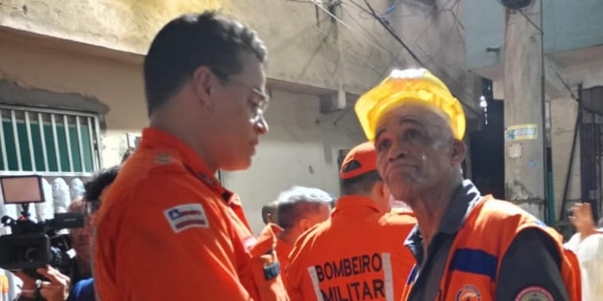 Deputado Federal Pastor Sargento Isidório se junta aos bombeiros em operação de resgate em Saramandaia