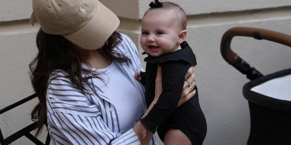 Alerta Fofura: Filha mais nova de Neymar encanta seguidores em passeio com a mãe