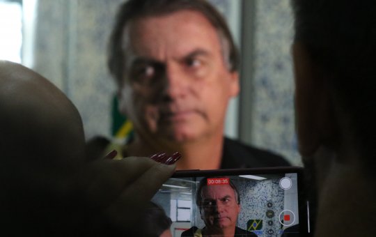 Bolsonaro confessa plano de fugir e se refugiar em embaixada para não ser preso