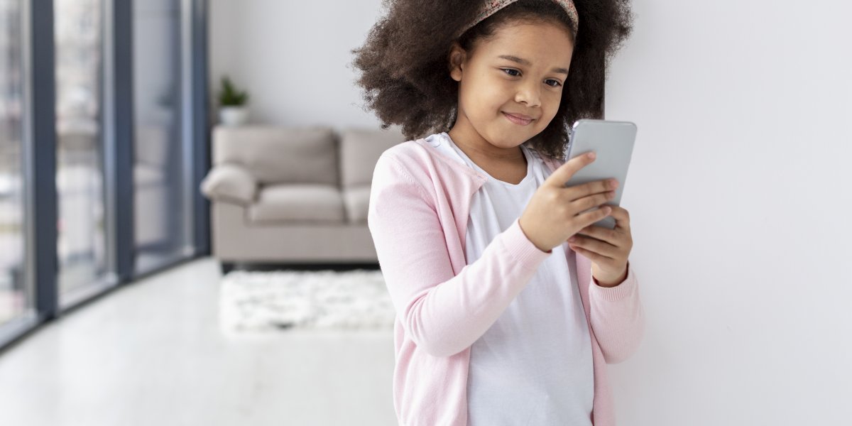 Senado da Austrália aprova lei que proíbe adolescentes de até 16 anos de usarem redes sociais