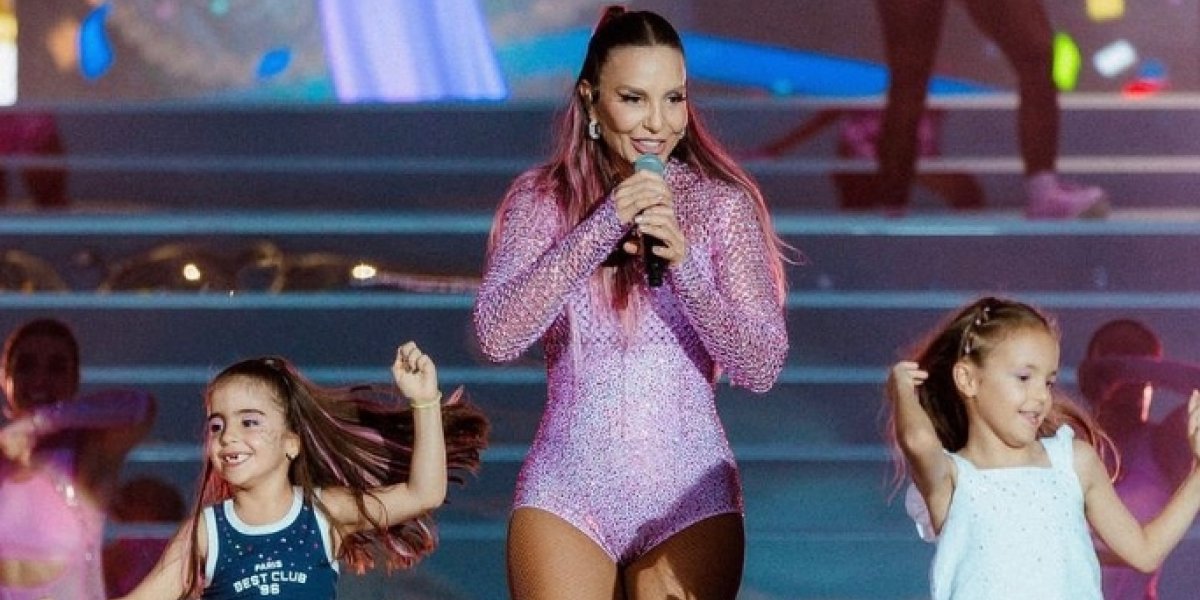 Ivete Sangalo aparece em shopping para estreia de filme com filhas e causa alvoroço