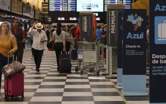 Aeroporto de Congonhas tem voos cancelados devido à temporal em SP
