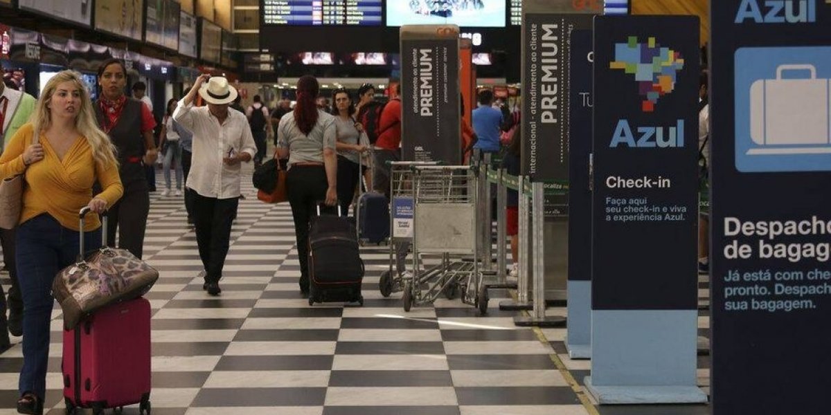 Aeroporto de Congonhas tem voos cancelados devido à temporal em SP