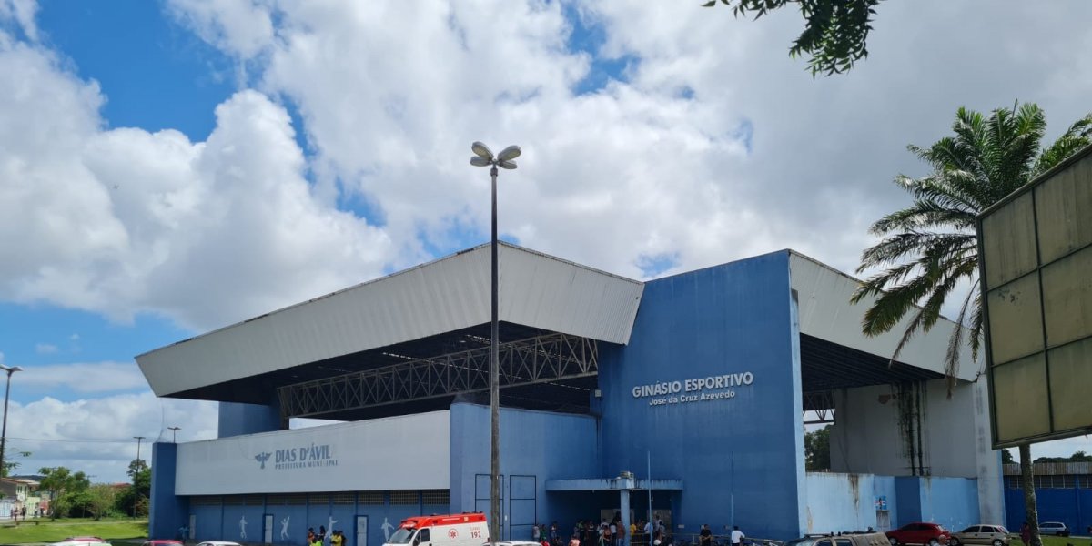 Corpo de garota de 12 anos que morreu ao cair em bueiro foi enterrado hoje