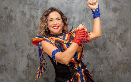 Daniela Mercury, Rainha do Axé, curte show de Caetano Veloso e Maria Bethânia