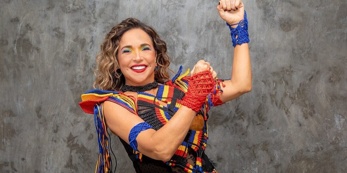 Daniela Mercury, Rainha do Axé, curte show de Caetano Veloso e Maria Bethânia