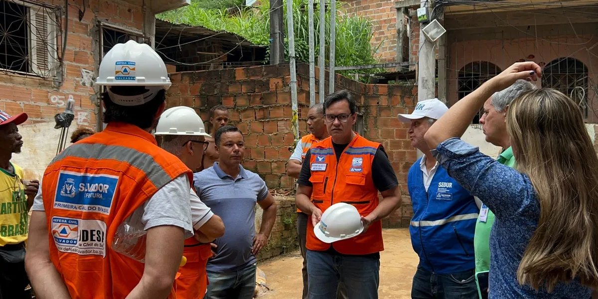 Prefeitura de Salvador inicia recuperação de áreas atingidas pela chuva em Saramandaia