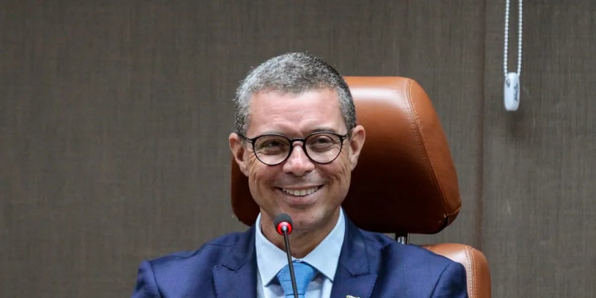 Governador de Sergipe é flagrado na final da Libertadores após se afastar por motivo de saúde