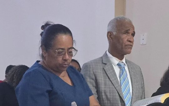 Esposa do deputado pastor Isidório é recebida com festa após cirurgia