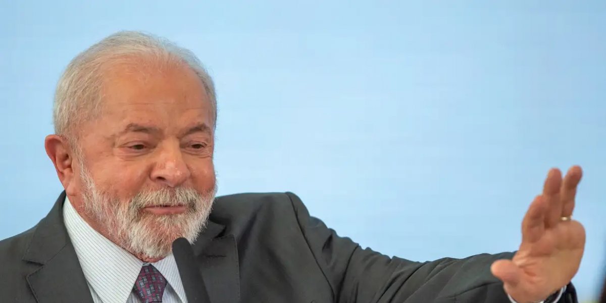Lula marca confraternização de fim de ano com figuras importantes
