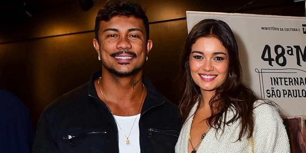 Xamã e Sophie Charlotte posam em foto juntos na praia do Solar do Unhão