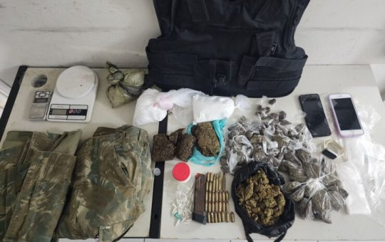 Polícia Militar apreende drogas e munições de fuzil em Vera Cruz