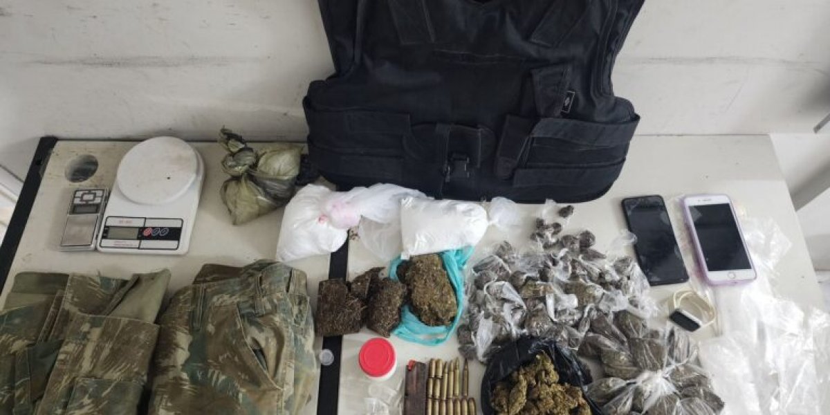 Polícia Militar apreende drogas e munições de fuzil em Vera Cruz