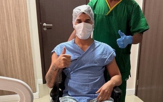 Zé Vaqueiro fala pela primeira vez sobre cirurgia íntima e se diverte com comentários de fãs