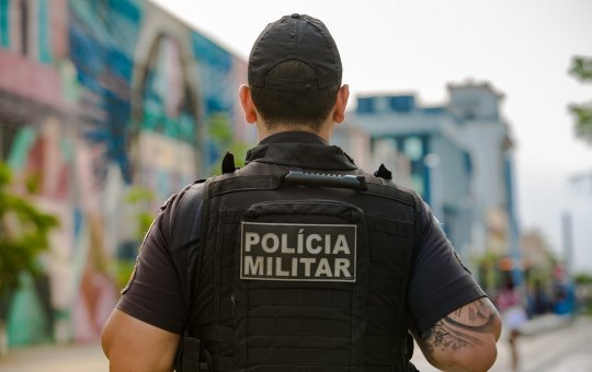 PM é morto no Rio de Janeiro, corpo é colocado em carro e solto em ladeira