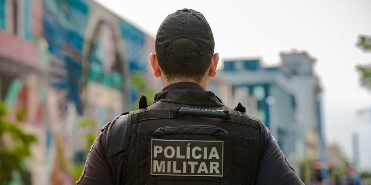 PM é morto no Rio de Janeiro, corpo é colocado em carro e solto em ladeira