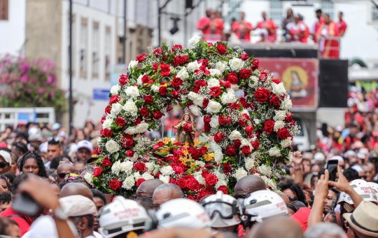 Festa de Santa Bárbara reúne devotos no Centro Histórico de Salvador