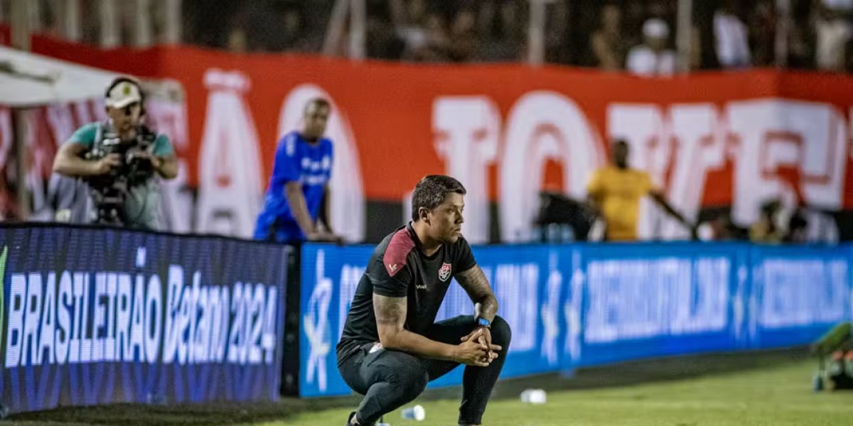 Carpini exalta evolução do Vitória após vaga na Sul-Americana e comenta sobre renovação de contrato