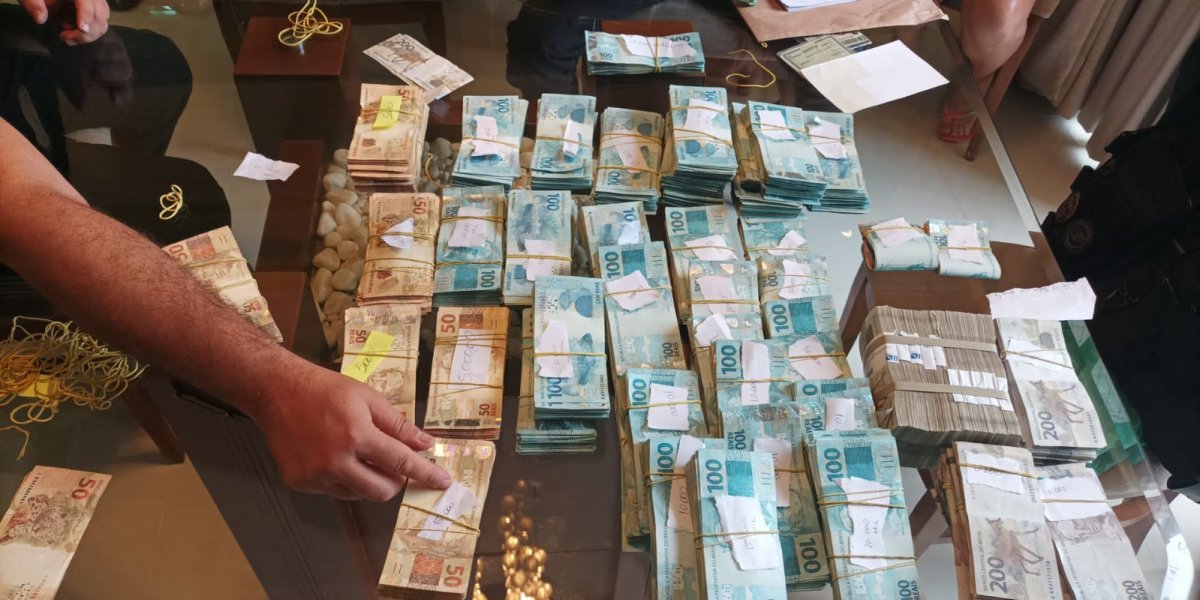 Polícia apreende R$ 700 mil durante operação contra sonegação em Porto Seguro