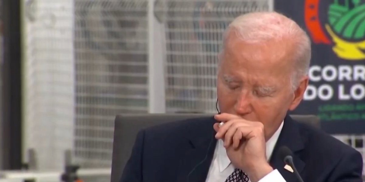 Joe Biden é flagrado cochilando durante reunião em encontro na Angola