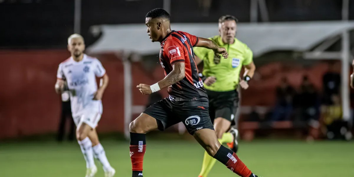 Vitória e Flamengo se enfrentam neste domingo, confira prováveis escalações