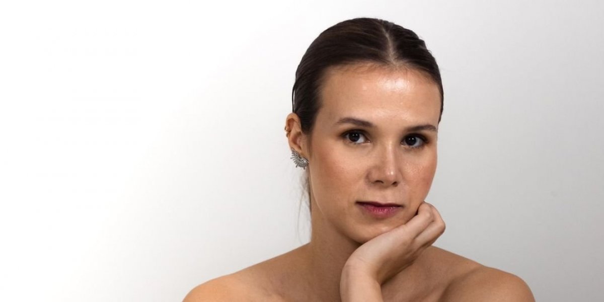 Mulher que não cedeu assento em avião para criança vai processar mãe por exposição