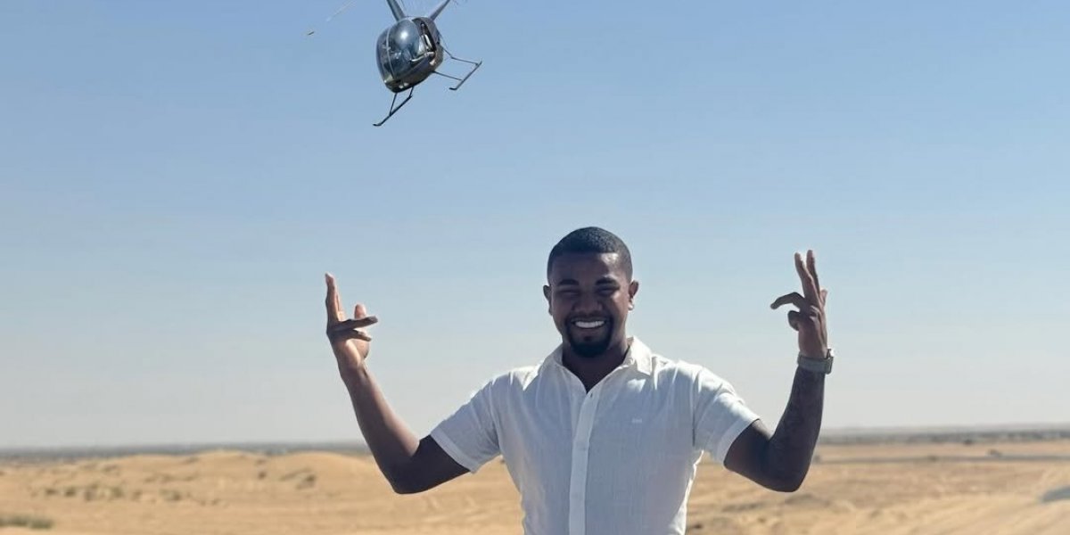 Davi Brito é criticado após postar foto com helicóptero falso e rebate críticas